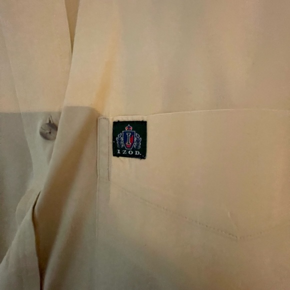 IZOD Mens Short Sleeve Button Down Shirt - Picture 3 of 3